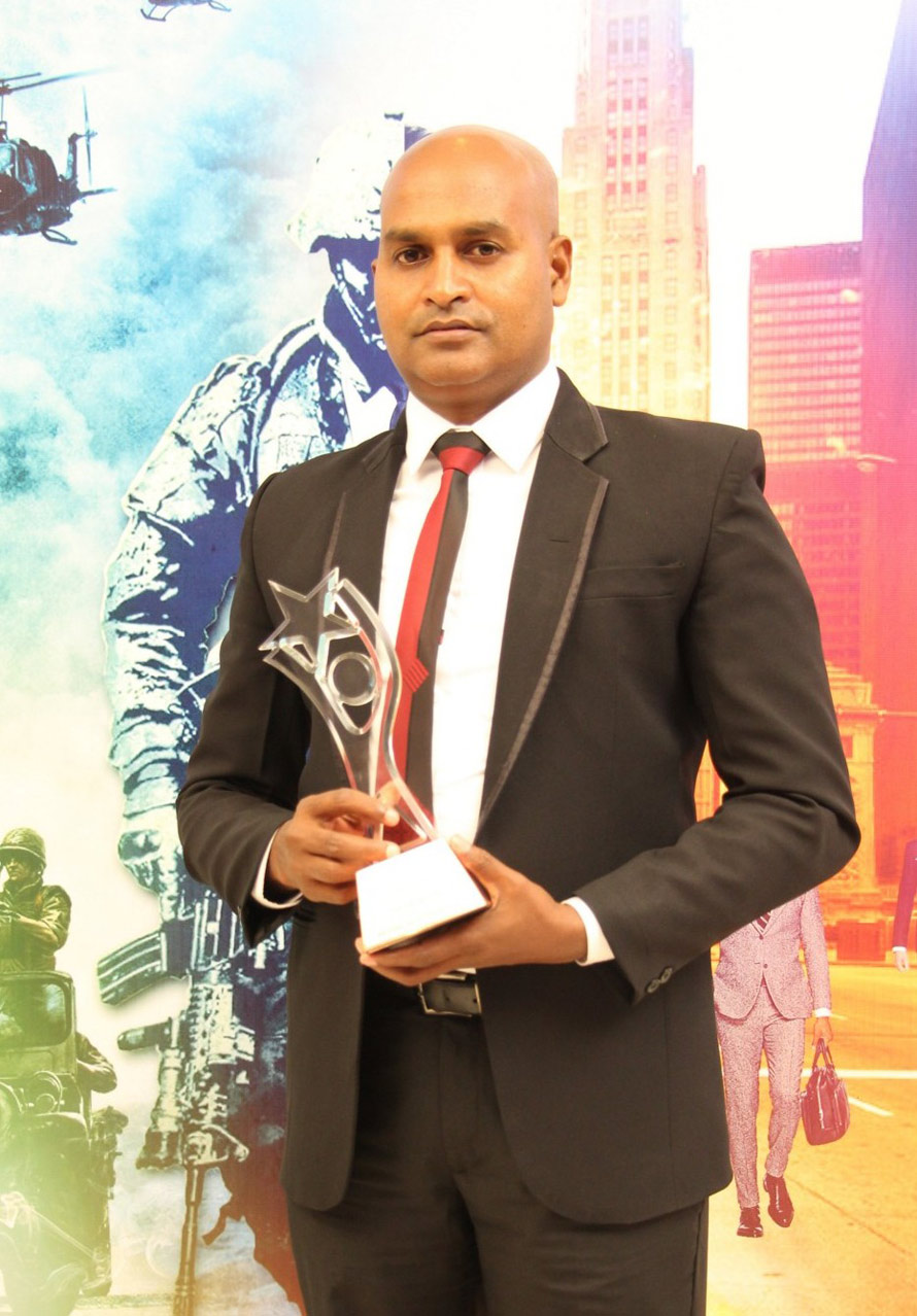 HUTCH clinches Bronze at SLIM NASCO 2017 Nishantha de Silva Assistant Sales Manager HUTCH