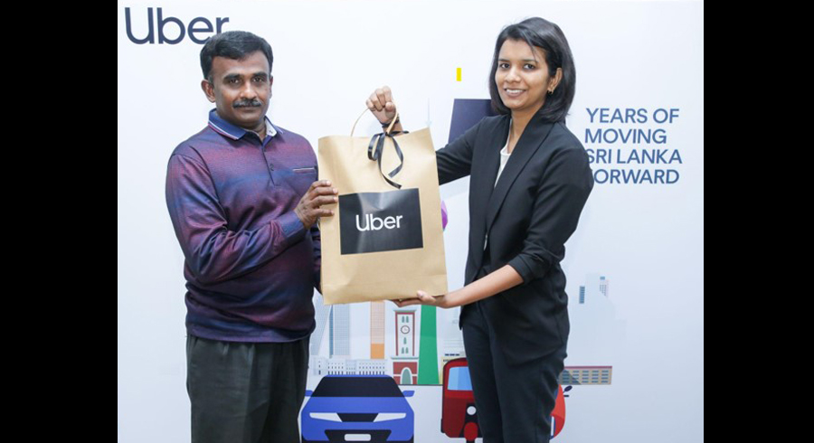 Uber driver Nalin S received trophy and gifts worth LKR 35000 from Thanushika Sivanathan Country Manager Uber Rides Sri Lanka