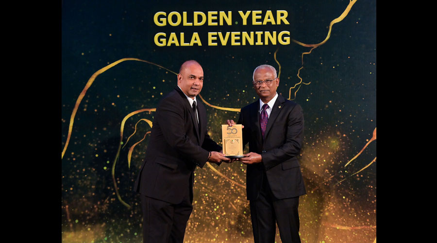 Emirates receives Maldives President s Tourism Gold Award