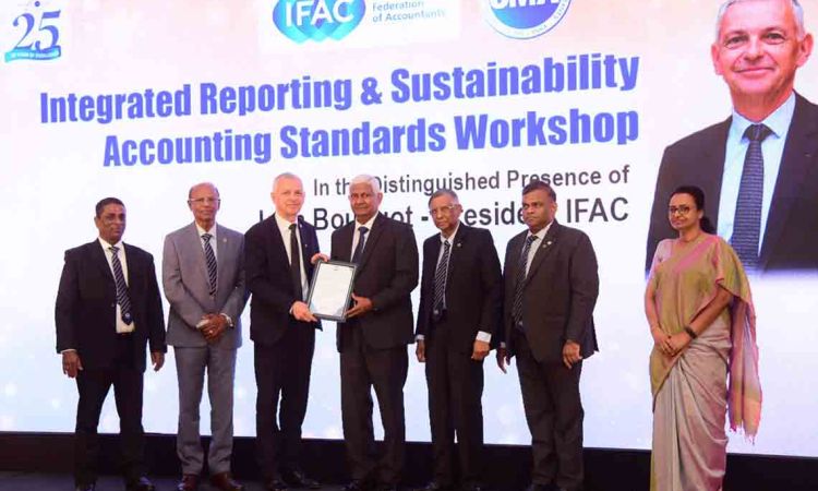 Ceylinco Life Chairman R. Renganathan honoured by CMA