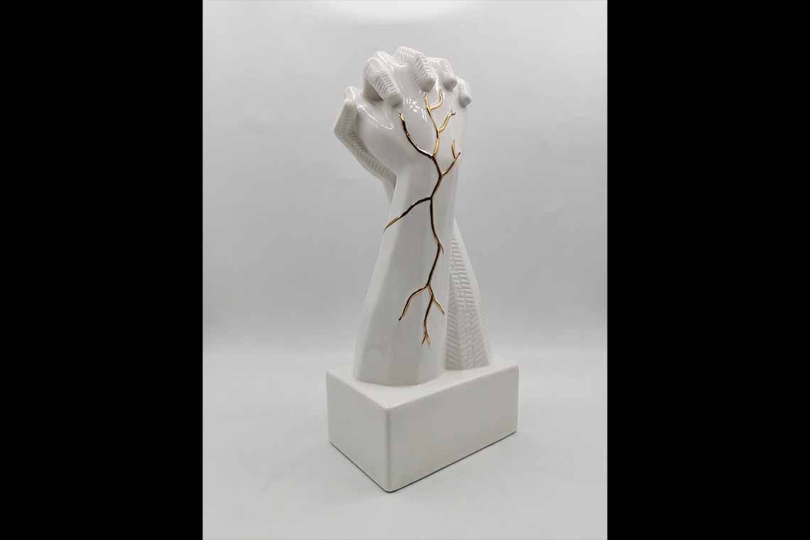 Automobile Industry Unveils Revolutionary Trophy Inspired by Durer’s Praying Hands