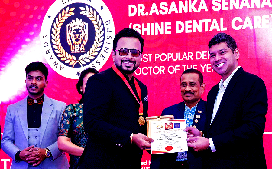 Dr. Asanka Senanayake wins the Most Popular Dental Doctor of the Year Award
