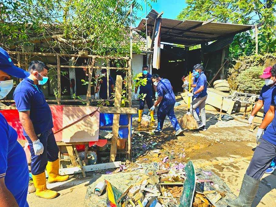 Sri Lanka Insurance General and Sri Lanka Insurance Life Limited stepped forward with compassion and commitment launching an islandwide program to support communities devastated by the recent floods