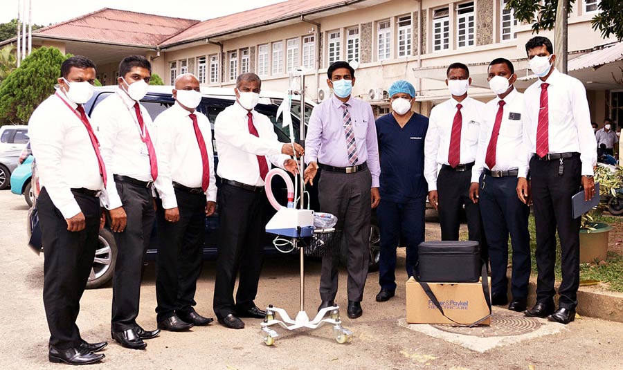 Ceylinco Life presents respiratory device to Ratnapura Teaching Hospital