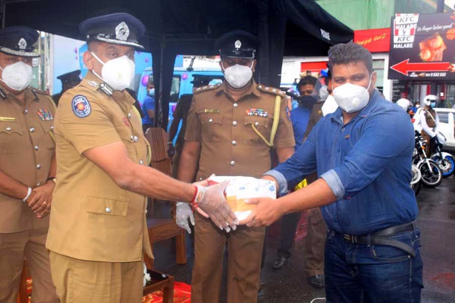 businesscafe Lifebuoy and Sri Lanka Police Conduct COVID 19 Awareness Drive Across Western Province