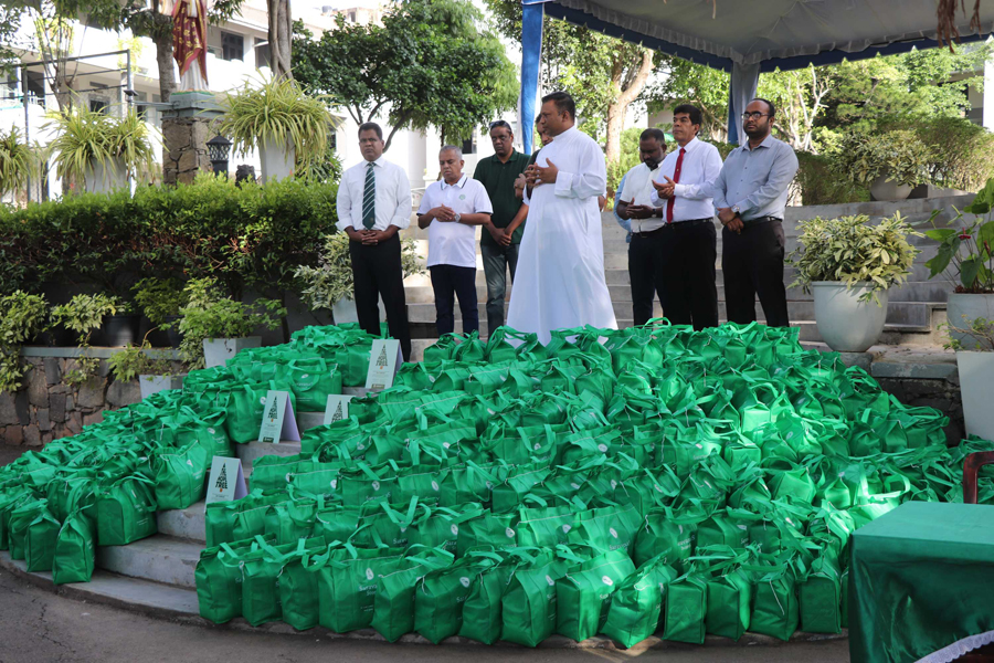 Old Boys union of St.Benedicts College Spreads Christmas Cheer to 240 Less Previleged Families in Kotahena