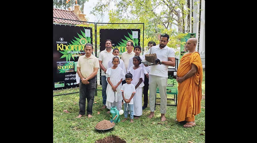 Swadeshi Khomba launches the second stage of Swadeshi Khomba Mihithala Sathkaraya program to plant kohomba trees in temples