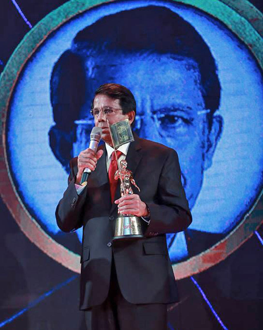 M.G. Kularatne recognized as Entrepreneur of the Year at Ada Derana Sri Lankan of the Year 2018