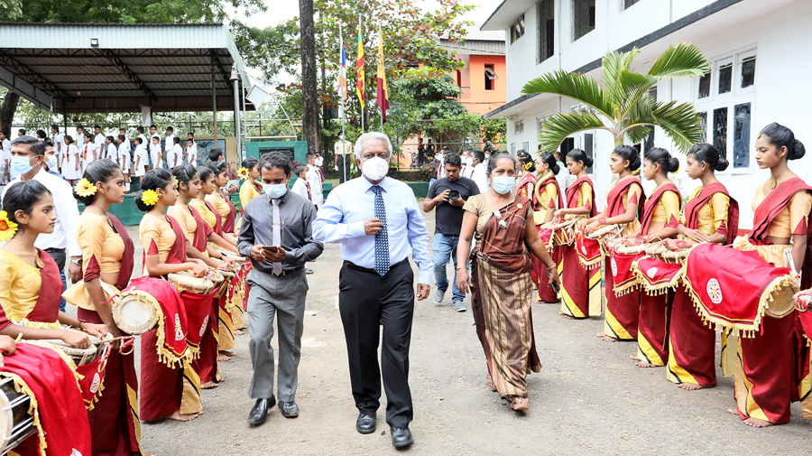 Rhino Changing Lives of Students at Thakshila College Gampaha