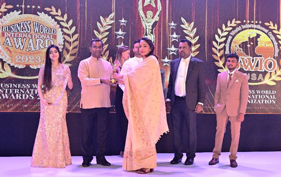 Founder of DM Interior Studio Dilushi Mendis honoured with Entrepreneur Award at International Women s Achievers Awards