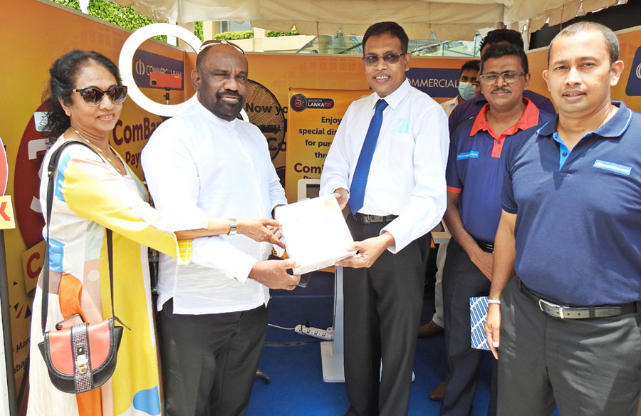 businesscafe ComBank joins CBSLs LANKAQR campaign in Kandy with cashbacks for shoppers