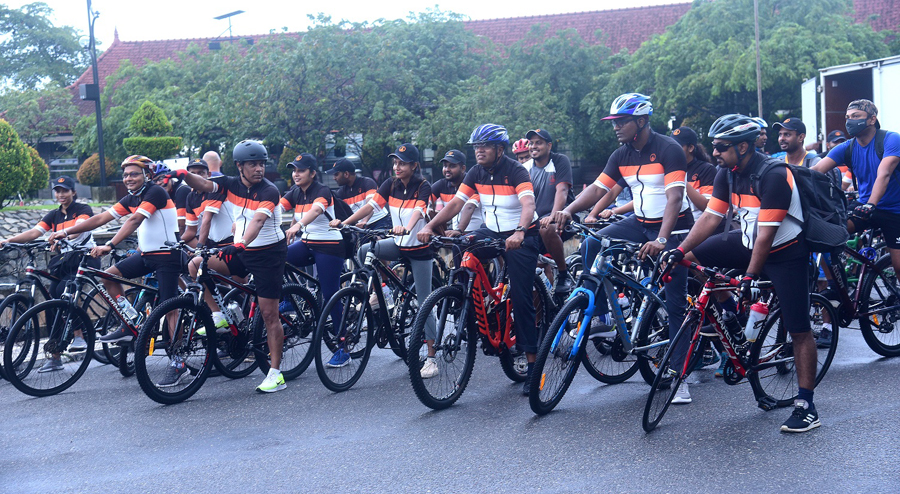 Sampath Bank introduces cycling club encouraging employees to ride to work