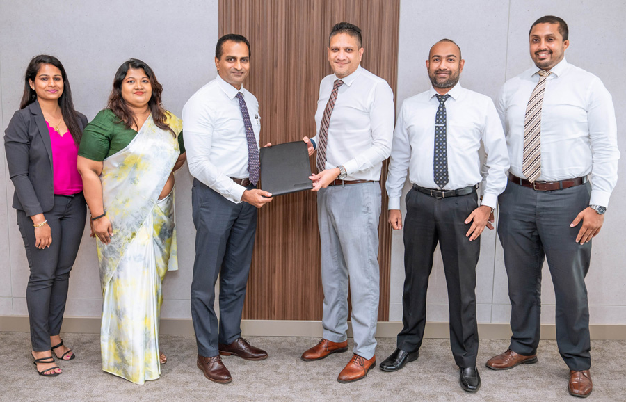 ComBank and Sathosa Motors drive forward with Isuzu leasing partnership
