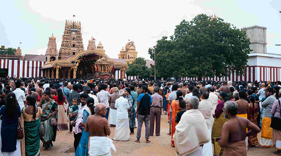 Sampath Bank Strengthens Community Engagement at Nallur Kandaswamy Kovil Festival with 200000 Devotees