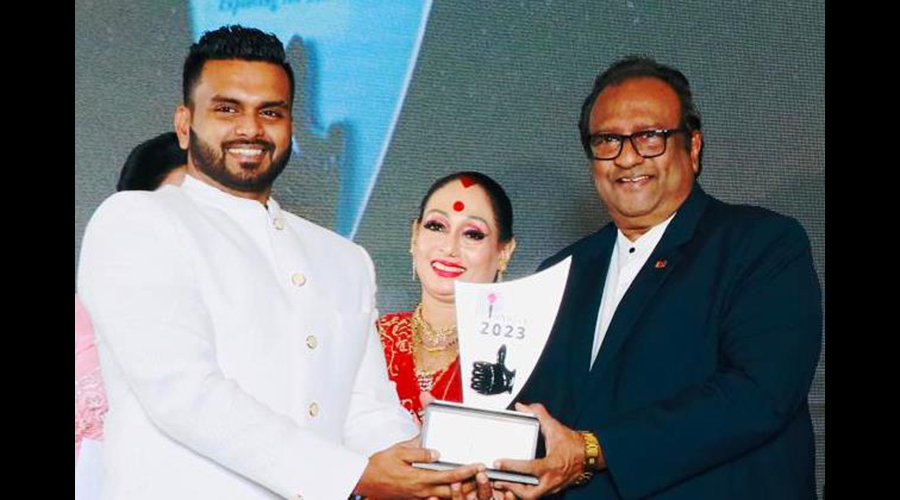 Mahanama Car Sales honoured as the Best Car Sale of the Year at Pinnacle Awards