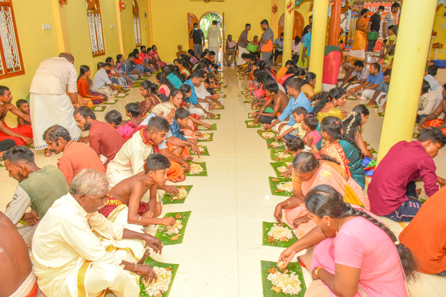 HUTCH offers FREE MEALS to devotees during this Nallur Festival