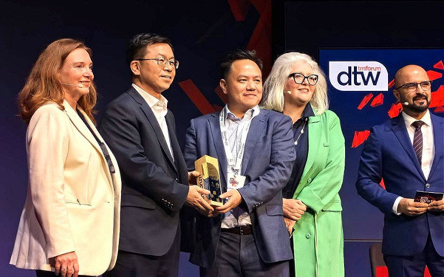 Huawei and China Mobile Wins the TM Forum 2024 People and Planet Excellence Award