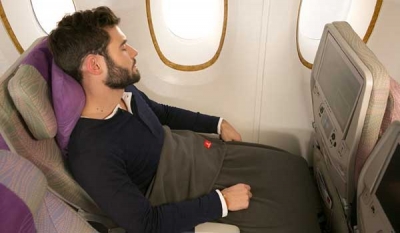 Emirates introduces sustainable blankets made from 100% recycled plastic bottles ( Video )