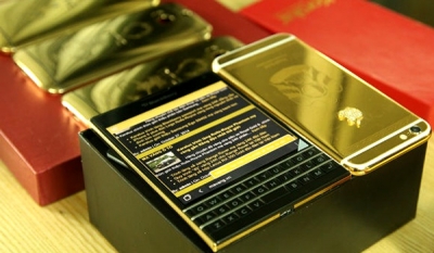 BlackBerry Passport gets the gold plating treatment