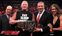 Brock Lesnar Signs New deal with WWE