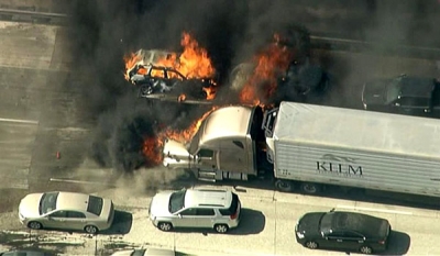 Motorists Flee as Wildfire Races Across California Freeway ( Video )