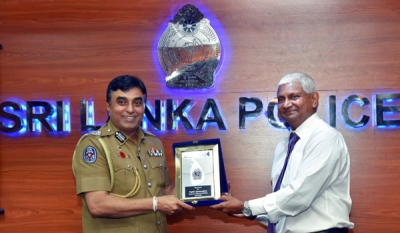Ceylinco Life marks 30th anniversary with donations to Sri Lanka Police