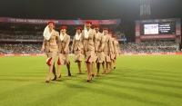 Emirates gives cricket fans a unique cheer ( video )