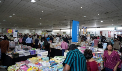 The Big Bad Wolf Book Sale prompts crowd into a Book-Buying frenzy